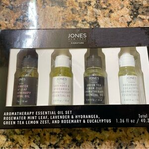 NIB Jones New York Signature Essential Oils Aromatherapy Set